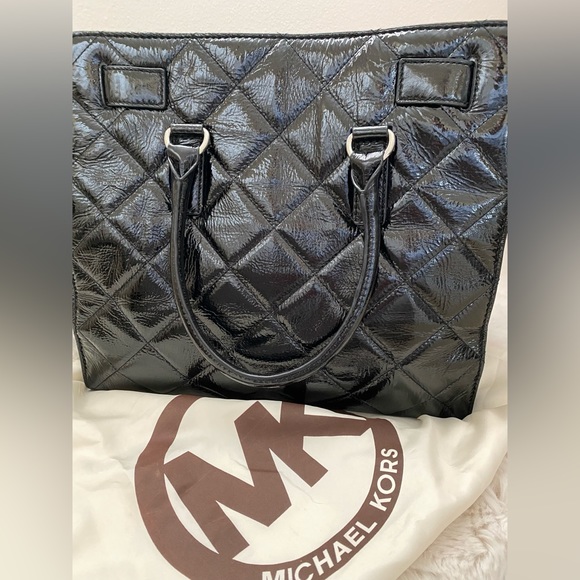 Michael Kors Hamilton Black Quilted Patent Leather Padlock Handbag Shoulder bag - Picture 3 of 9